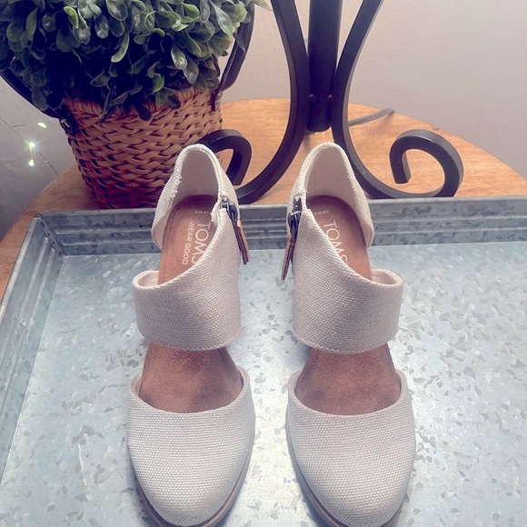 TOMS Women's Cream Wedges🌺 - Picture 1 of 8
